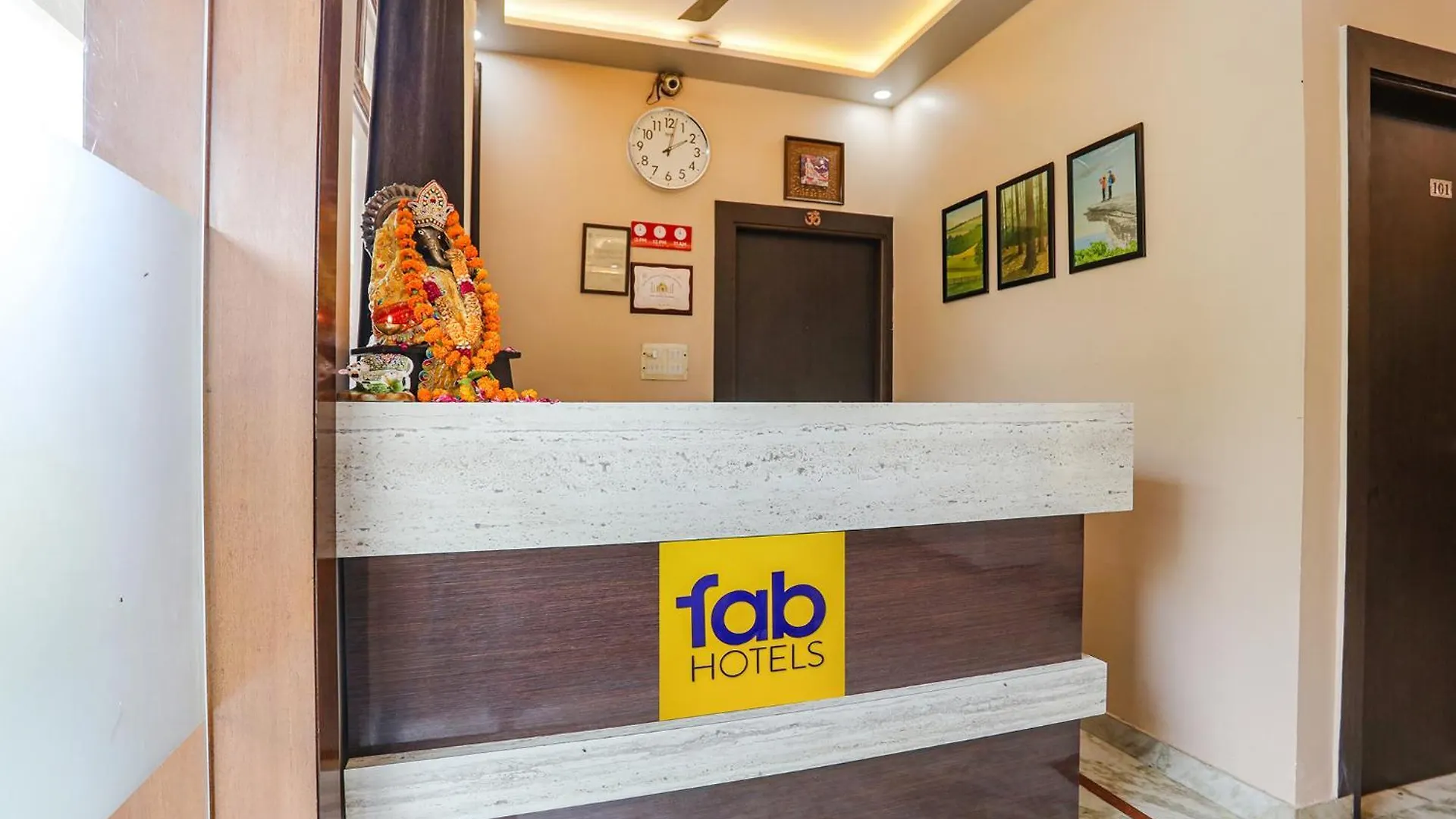 Hotel Fabhotel Aaradhya Residency Agra